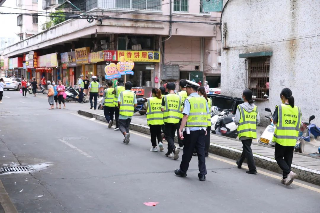 交通义警队授旗成立